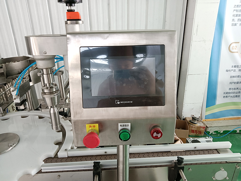 定量液體灌裝機5.jpg